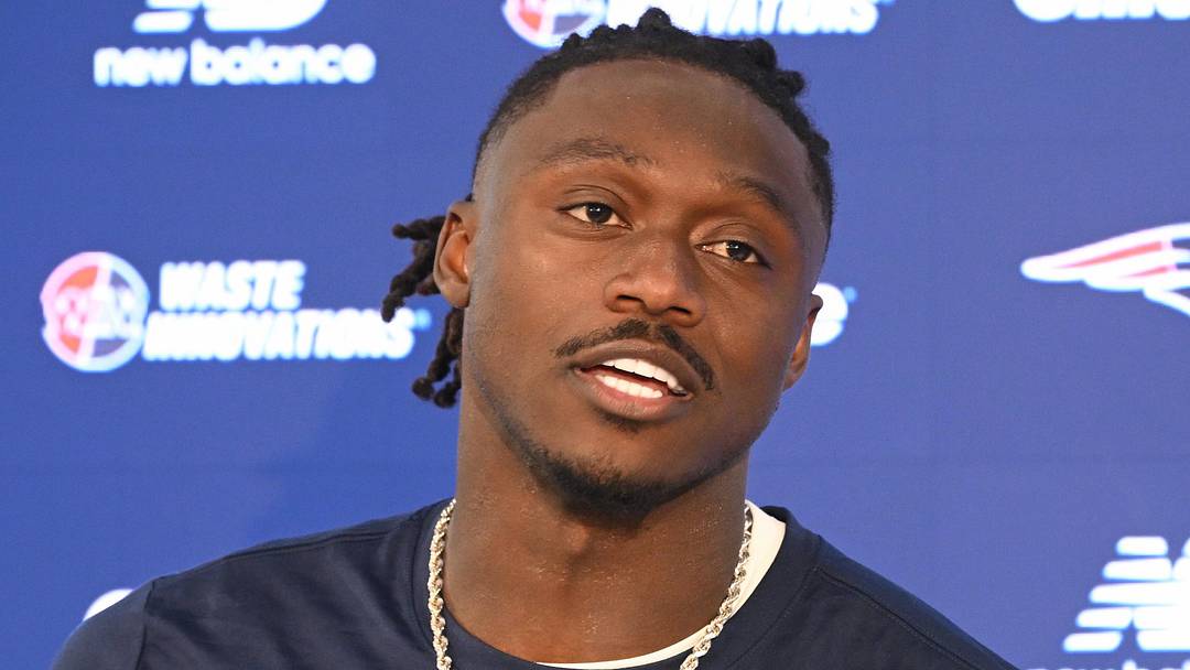 New England Patriots wide receiver A.J. Brown (1).