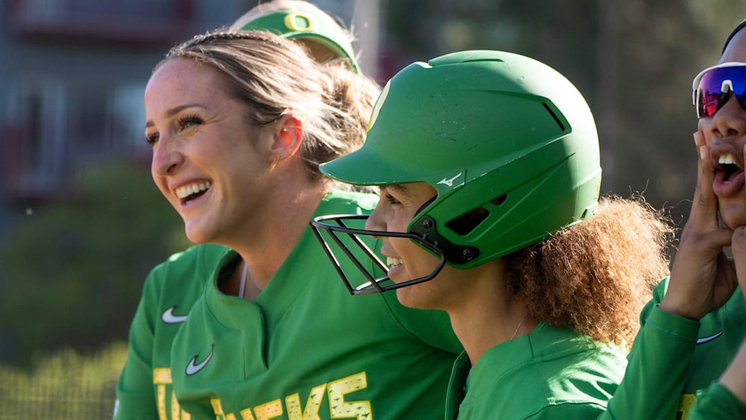 Oregon’s Amari Harper, center, celebrates her home run against Washington with teammates at Jane Sanders Stadium in Eugene April 18, 2026.