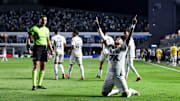 Neymar fez um belo gol na Vila Belmiro