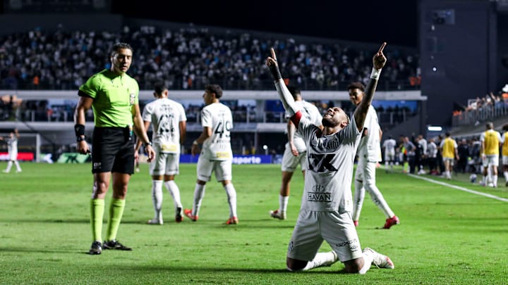 Neymar fez um belo gol na Vila Belmiro