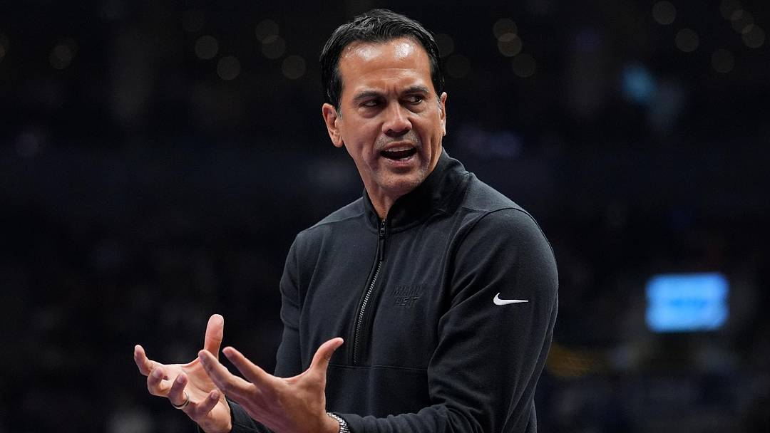 Apr 9, 2026; Toronto, Ontario, CAN; Miami Heat head coach Erik Spoelstra instructs his team during the first half against the Toronto Raptors at Scotiabank Arena. Mandatory Credit: John E. Sokolowski-Imagn Images Apr 9, 2026; Toronto, Ontario, CAN; Miami Heat head coach Erik Spoelstra instructs his team during the first half against the Toronto Raptors at Scotiabank Arena. Mandatory Credit: John E. Sokolowski-Imagn Images