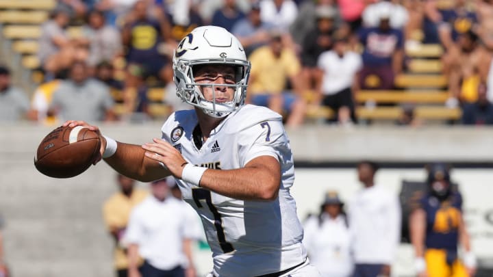 UC Davis quarterback Miles Hastings 