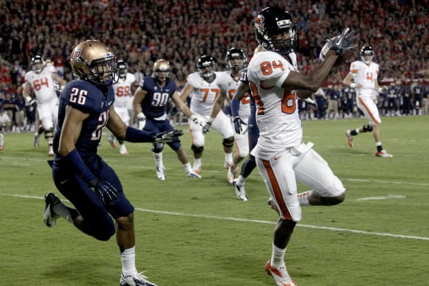 Oregon State wide receiver Kevin Cummings, now a UW receivers coach, makes a catch.  