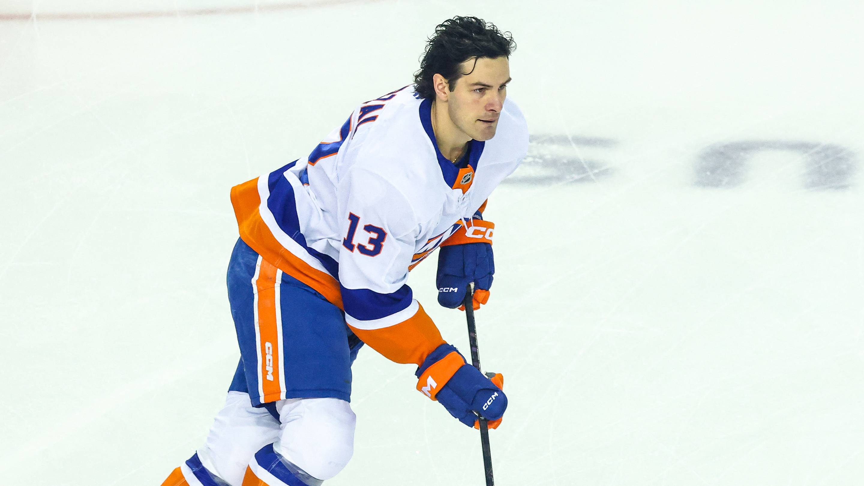 NY Islanders’ Mathew Barzal finds inspiration in young cancer survivor amid injury
