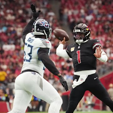 Arizona Cardinals quarterback Kyler Murray (1) throws the ball over Tennessee Titans linebacker Jihad Ward (53)at State Farm Stadium in Glendale on Oct. 5, 2025.