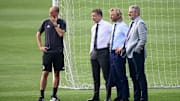 La dirigenza della Juventus con Allegri
