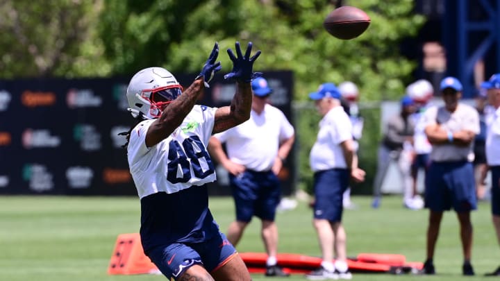 Jun 10, 2024; Foxborough, MA, USA; New England Patriots tight end Jaheim Bell (88) makes a catch at minicamp at Gillette Stadium. Mandatory Credit: Eric Canha-USA TODAY Sports