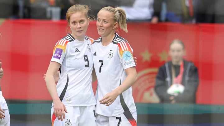 Sjoeke Nüsken (l.) und Lea Schüller (r.)