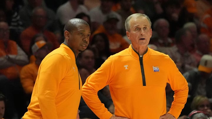 Tennessee basketball coach Rick Barnes and associate head coach Justin Gainey during the NCAA college basketball game against Kentucky on Tuesday, Jan. 28, 2025, in Knoxville, Tenn.