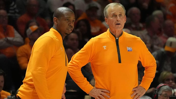 Tennessee basketball coach Rick Barnes and associate head coach Justin Gainey during the NCAA college basketball game against Kentucky on Tuesday, Jan. 28, 2025, in Knoxville, Tenn.