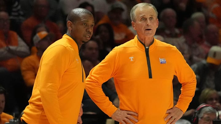 Tennessee basketball coach Rick Barnes and associate head coach Justin Gainey during the NCAA college basketball game against Kentucky on Tuesday, Jan. 28, 2025, in Knoxville, Tenn.