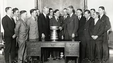 Mayor Jimmy Walker Presents Hockey Trophy to Team