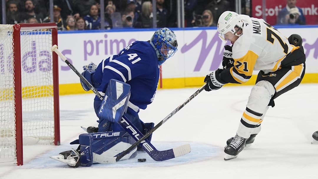 Nov 3, 2025; Toronto, Ontario, CAN; Toronto Maple Leafs goaltender Anthony Stolarz (41) makes a save on a breakaway against Pittsburgh Penguins forward Evgeni Malkin (71) during the second period at Scotiabank Arena. Mandatory Credit: John E. Sokolowski-Imagn Images Nov 3, 2025; Toronto, Ontario, CAN; Toronto Maple Leafs goaltender Anthony Stolarz (41) makes a save on a breakaway against Pittsburgh Penguins forward Evgeni Malkin (71) during the second period at Scotiabank Arena. Mandatory Credit: John E. Sokolowski-Imagn Images