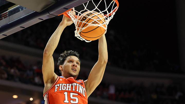 Mar 16, 2023; Des Moines, IA, USA; Illinois Fighting Illini guard RJ Melendez (15) dunks against the Arkansas Razorbacks during the first half at Wells Fargo Arena. Mandatory Credit: Reese Strickland-Imagn Images
