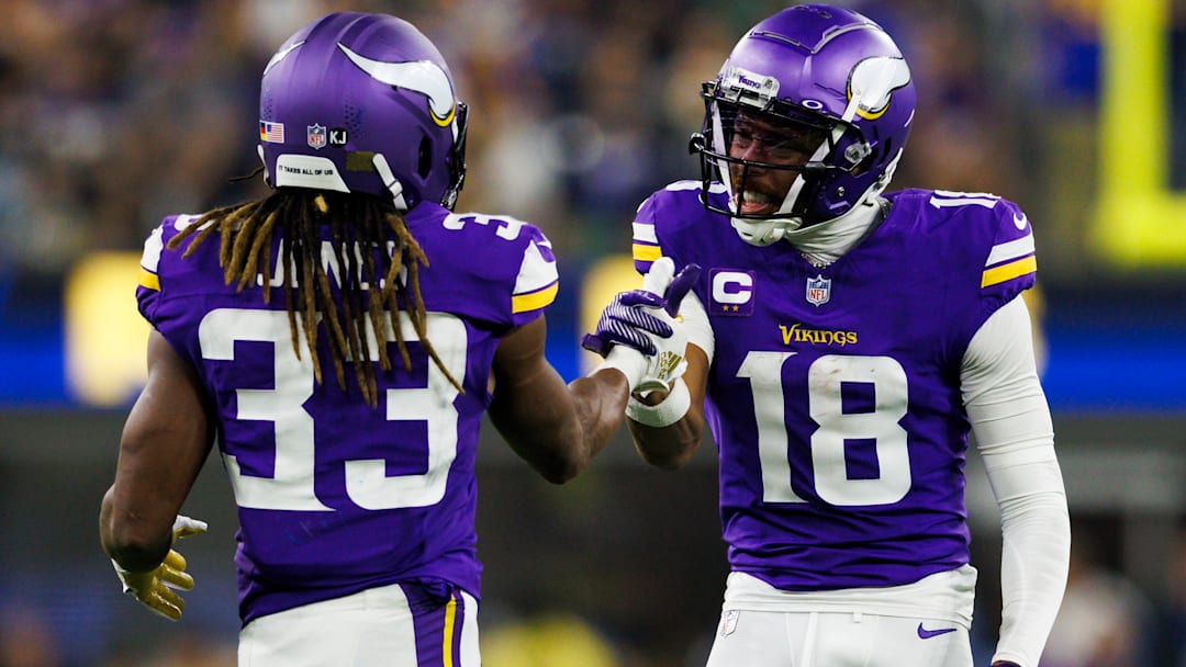 Minnesota Vikings RB Aaron Jones (L) and WR Justin Jefferson (R)