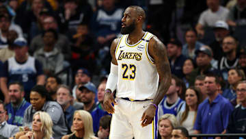 LeBron James debería jugar otra temporada de NBA con los Lakers
