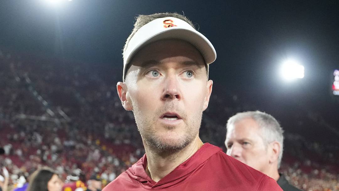 Sep 4, 2026; Los Angeles, California, USA; Southern California Trojans head coach Lincoln Riley reacts after the game against the Fresno State Bulldogs at United Airlines Field at Los Angeles Memorial Coliseum. Mandatory Credit: Kirby Lee-Imagn Images Sep 4, 2026; Los Angeles, California, USA; Southern California Trojans head coach Lincoln Riley reacts after the game against the Fresno State Bulldogs at United Airlines Field at Los Angeles Memorial Coliseum. Mandatory Credit: Kirby Lee-Imagn Images