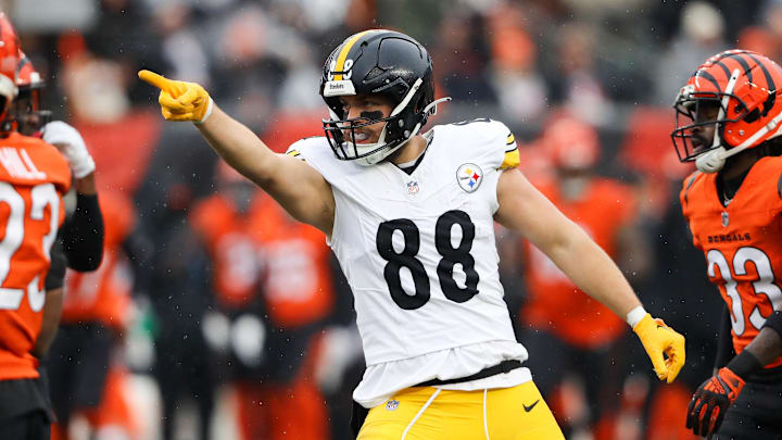 Nov 26, 2023; Cincinnati, Ohio, USA;  Pittsburgh Steelers tight end Pat Freiermuth (88) celebrates after a first down catch during the first quarter against the Cincinnati Bengals at Paycor Stadium. Mandatory Credit: Joseph Maiorana-Imagn Images