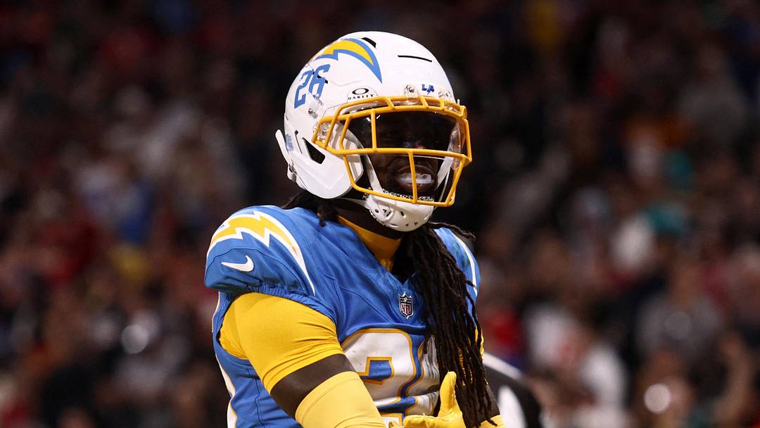 [US, Mexico & Canada customers only] Sep 5, 2025; Sao Paulo, BRAZIL; Los Angeles Chargers cornerback Donte Jackson (26) reacts during a NFL game at Corinthians Arena. Mandatory Credit: Jean Carniel/Reuters via Imagn Images