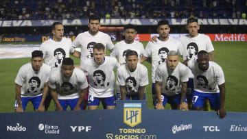 The photo of the last eleven starter with the Maradona tribute shirt.