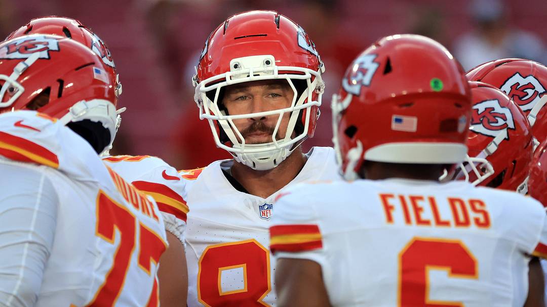 Aug 22, 2026; Tampa, Florida, USA;  Kansas City Chiefs tight end Travis Kelce (87) looks on in the huddle prior to the game against the Tampa Bay Buccaneers at Raymond James Stadium.  Mandatory Credit: Kim Klement Neitzel-Imagn Images