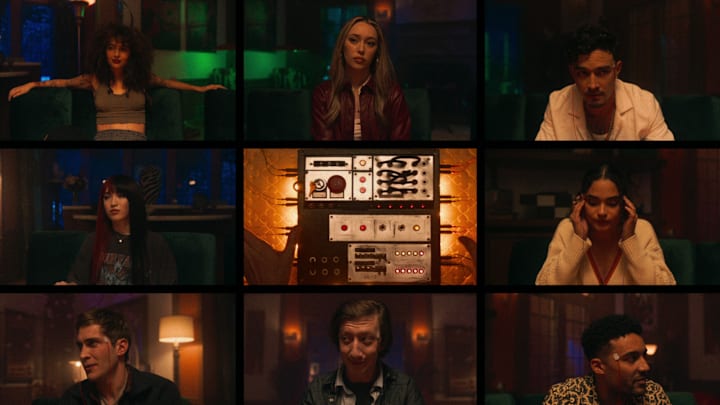 It's What's Inside. (L-R) Nina Bloomgarden as Maya, Alycia Debnam-Carey as Nikki, Gavin Leatherwood as Dennis, Reina Hardesty as Brooke, Brittany O’Grady as Shelby, James Morosini as Cyrus, David Thompson as Forbes and Devon Terrell as Reuben in It's What's Inside. Cr. Courtesy of Netflix