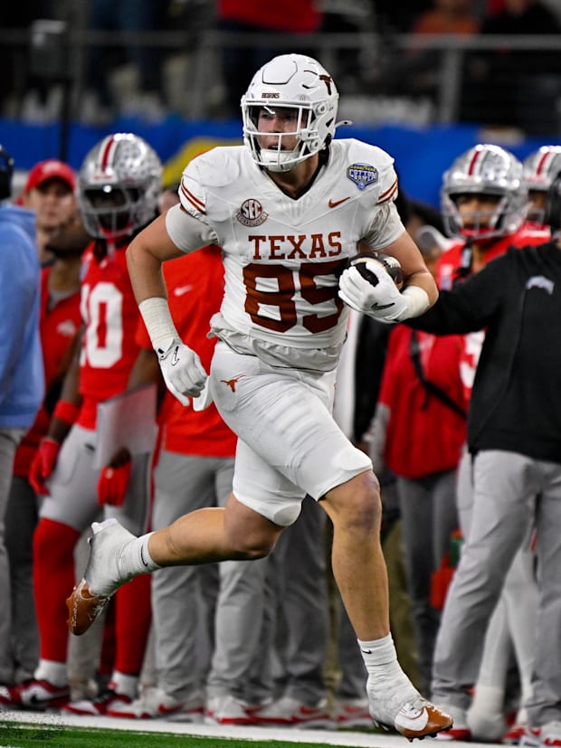 Texas Longhorns tight end Gunnar Helm 