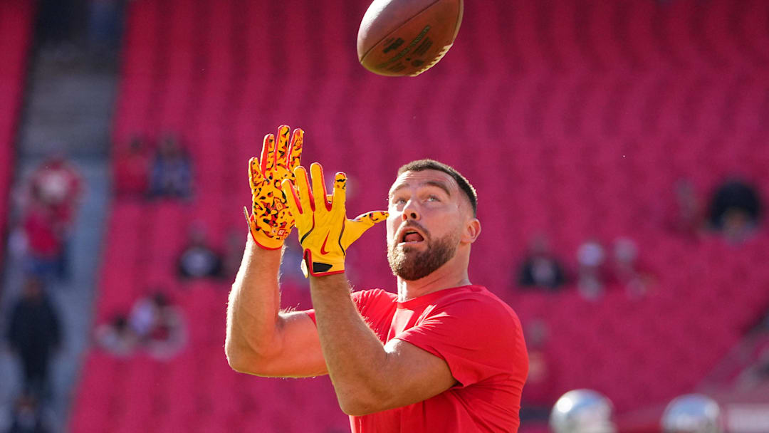 Oct 19, 2025; Kansas City, Missouri, USA; Kansas City Chiefs tight end Travis Kelce (87) warms up prior to the game against the Las Vegas Raiders at GEHA Field at Arrowhead Stadium. Oct 19, 2025; Kansas City, Missouri, USA; Kansas City Chiefs tight end Travis Kelce (87) warms up prior to the game against the Las Vegas Raiders at GEHA Field at Arrowhead Stadium.