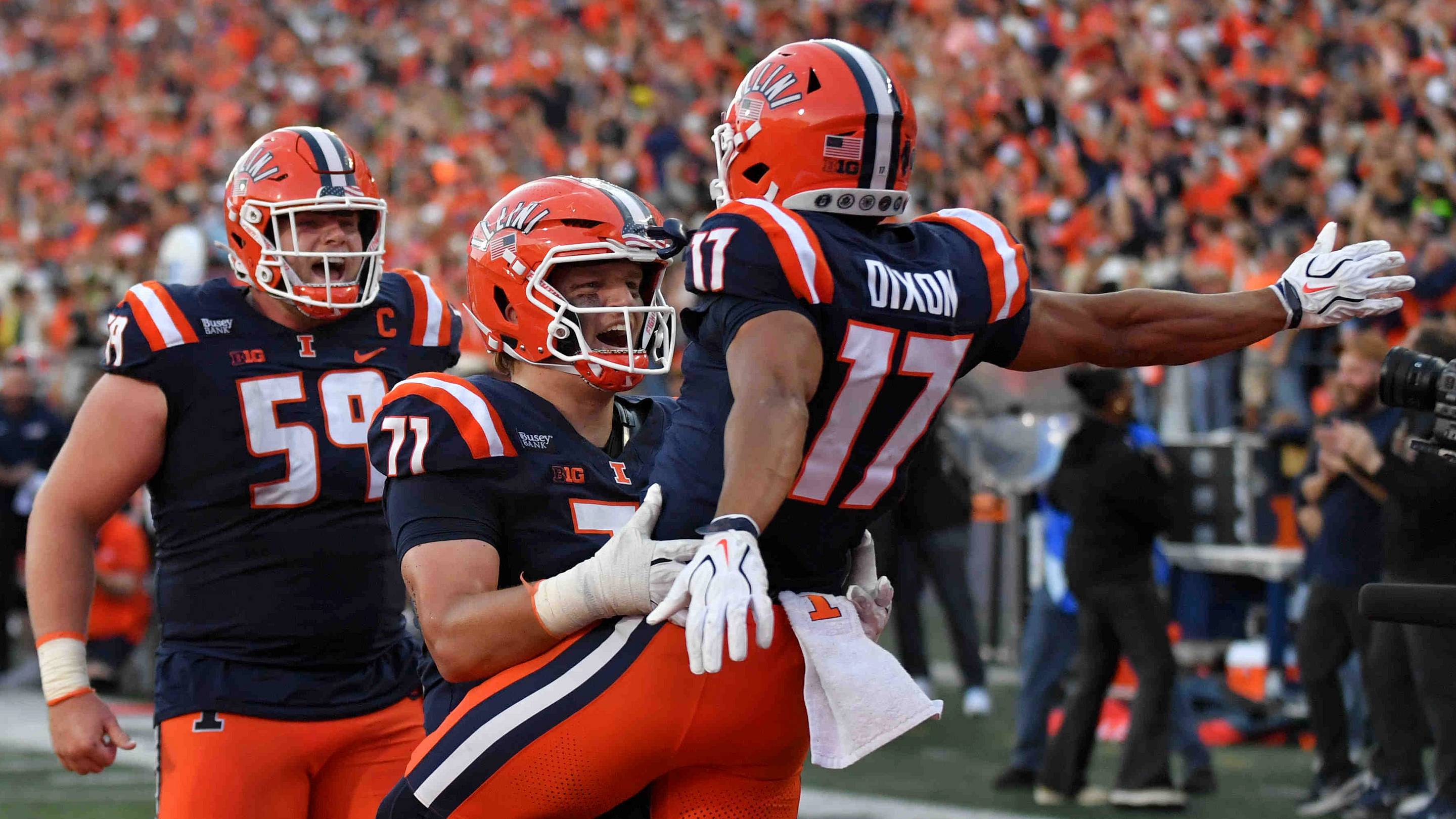Social Media Reacts to Illinois Football's Upset Win Over Oregon