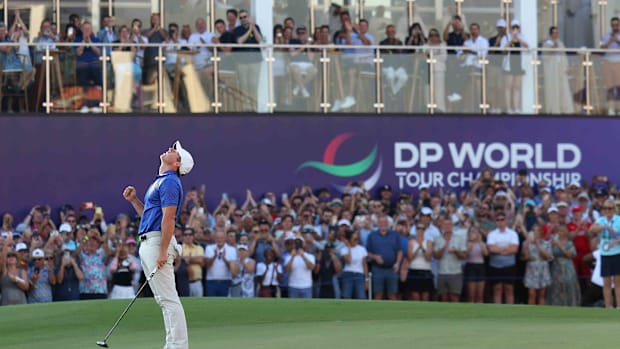 Rory McIlroy of Northern Ireland celebrates victory on the 18th green at the 2024 DP World Tour Championship. 