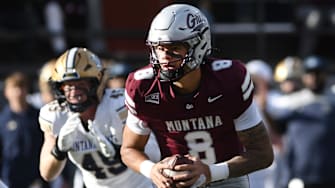 Montana Grizzlies quarterback Keali'I Ah Yat (8)