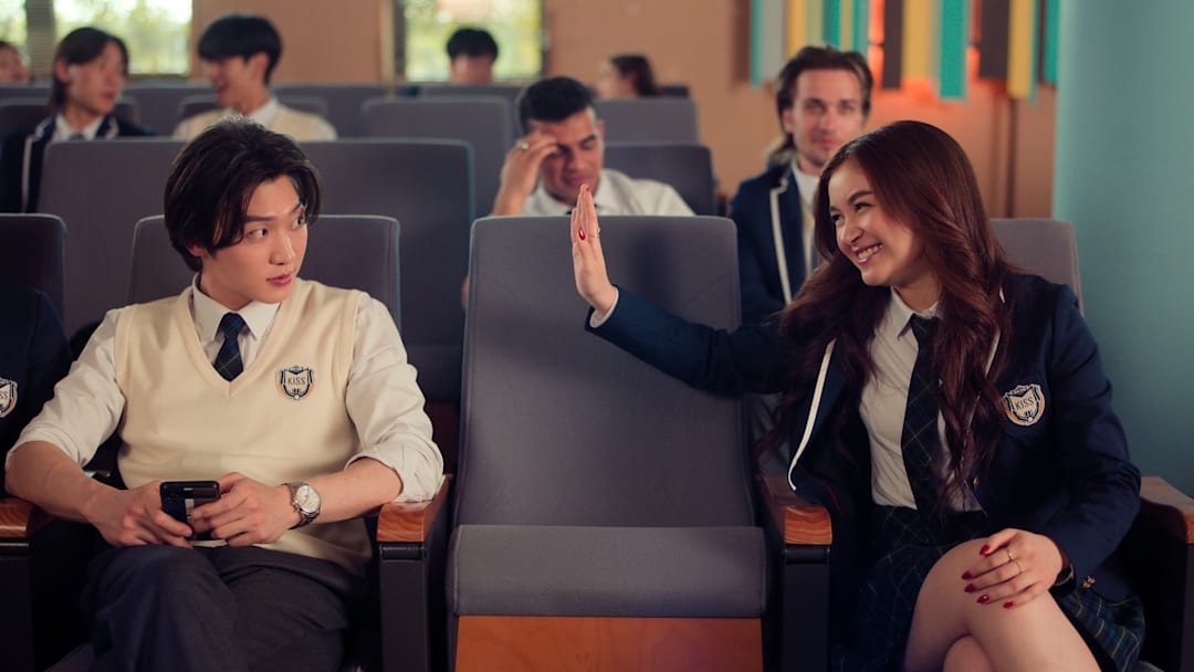 (L to R) Sang Heon Lee as Min Ho Moon, Anna Cathcart as Kitty Song Covey in episode 207 of XO, Kitty