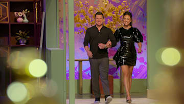Love is Blind. (L to R) Nick Lachey, Vanessa Lachey in episode 701 of Love is Blind. Cr. Courtesy of Netflix © 2024