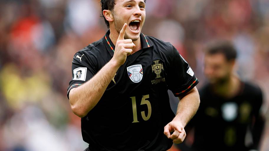 João Neves celebrating.