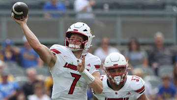  Louisville Cardinals quarterback Miller Moss (7)