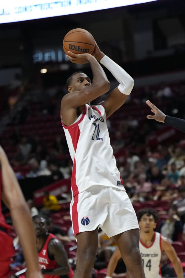 Alex Sarr shoots a jumper during summer league play.