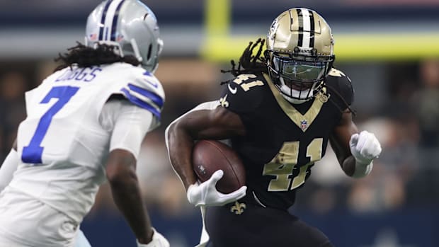 New Orleans Saints running back Alvin Kamara (41) runs against the Dallas Cowboys 