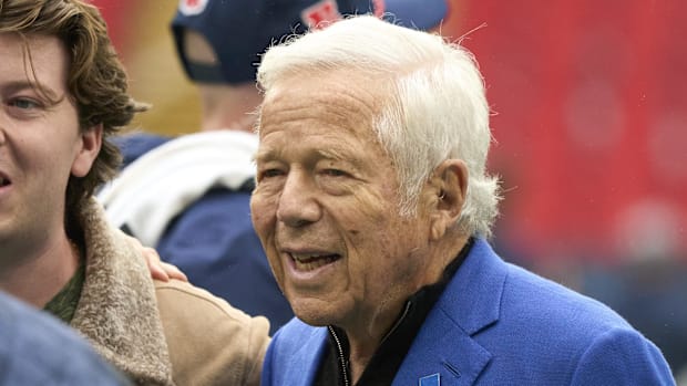 robert-kraft-patriots-sideline