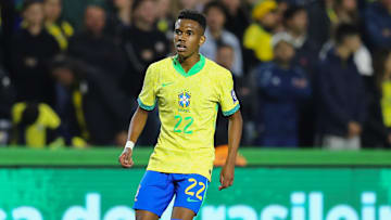 Estêvão estreou na Seleção Brasileira saindo do banco contra o Equador