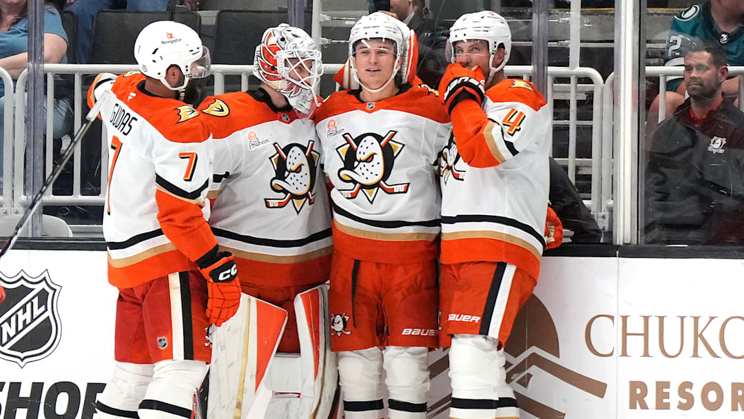 Anaheim Ducks defeat San Jose Sharks by a score of 2-0