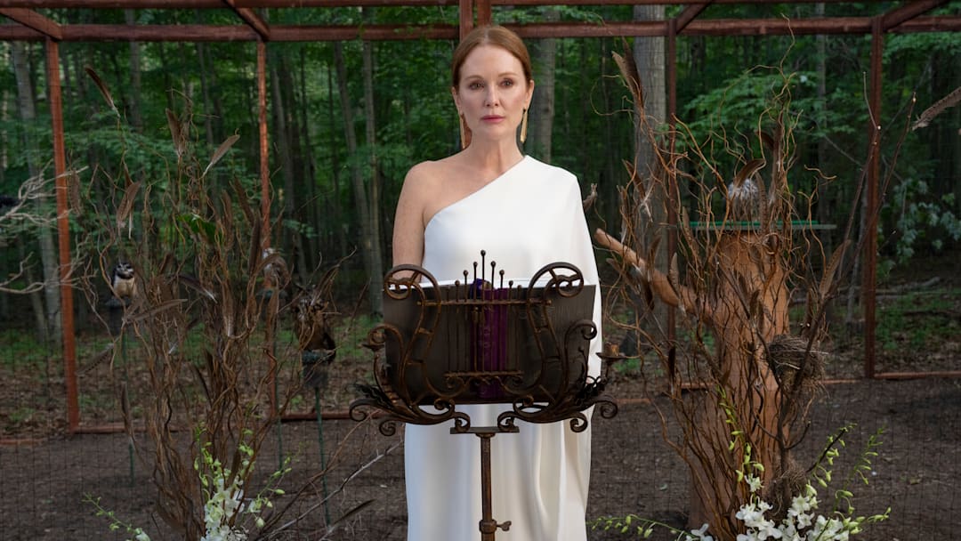 Sirens. Julianne Moore in episode 102 of Sirens. Cr. Macall Polay/Netflix © 2025