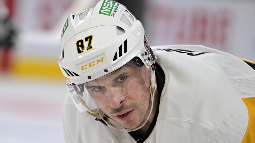 Dec 20, 2025; Montreal, Quebec, CAN; Pittsburgh Penguins forward Sidney Crosby (87) prepares for a face-off against the Montreal Canadiens during the third period at the Bell Centre. Mandatory Credit: Eric Bolte-Imagn Images