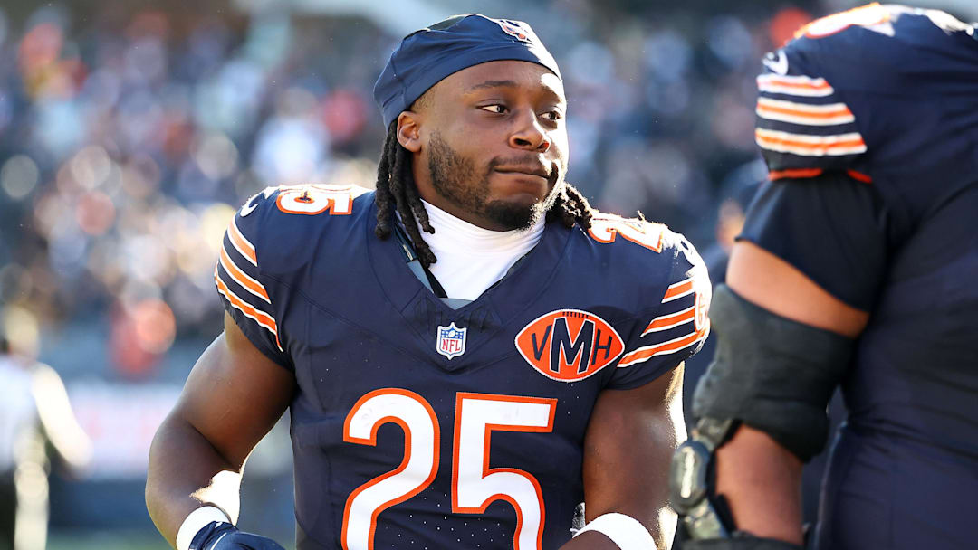 Chicago Bears running back Kyle Monangai (25) against the Pittsburgh Steelers during the second half at Soldier Field. 