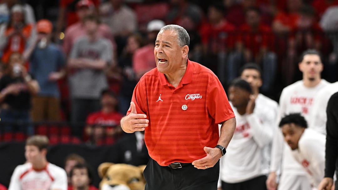 Houston Cougars head coach Kelvin Sampson reacts against the Illinois Fighting Illini.