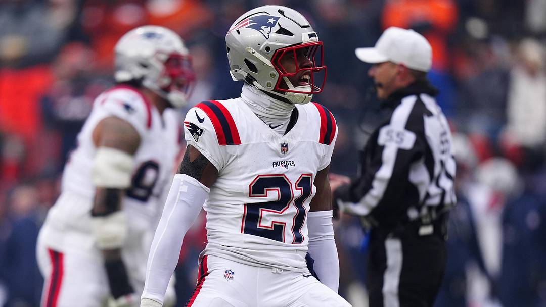 Jan 25, 2026; Denver, CO, USA; New England Patriots safety Jaylinn Hawkins (21) reacts against the Denver Broncos during the first half in the 2026 AFC Championship Game at Empower Field at Mile High. Mandatory Credit: Ron Chenoy-Imagn Images