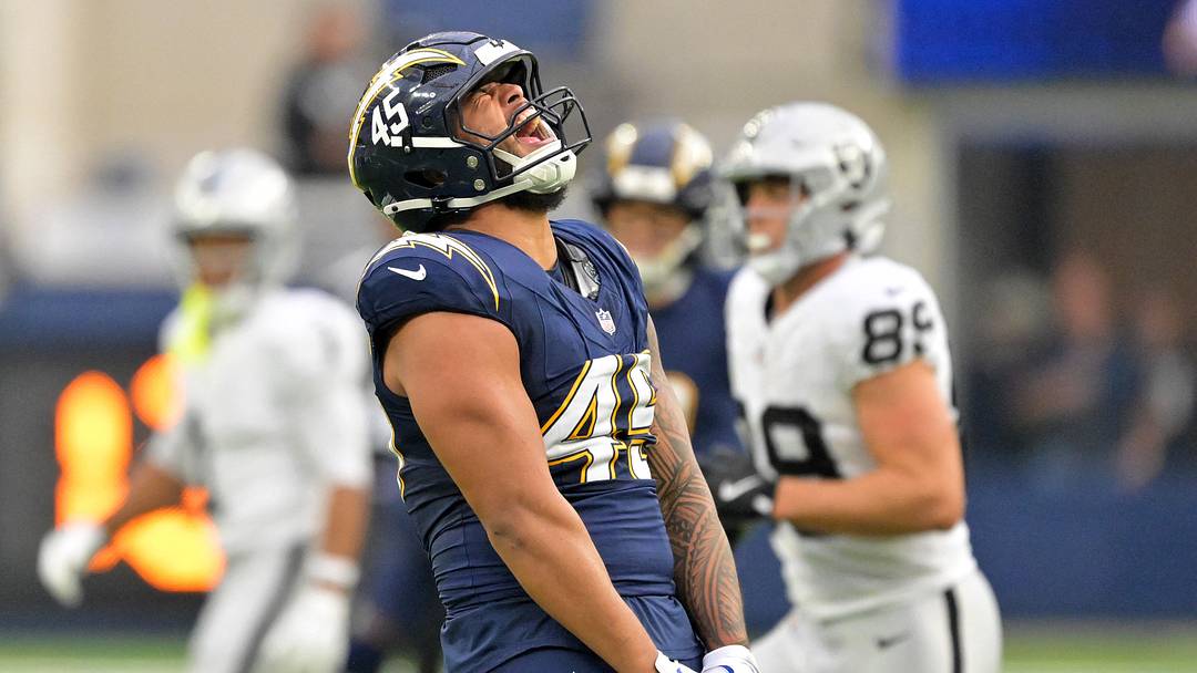 Nov 30, 2025; Inglewood, California, USA; Los Angeles Chargers linebacker Tuli Tuipulotu (45) reacts after a sack against the Las Vegas Raiders during the second half at SoFi Stadium. Mandatory Credit: Jayne Kamin-Oncea-Imagn Images Nov 30, 2025; Inglewood, California, USA; Los Angeles Chargers linebacker Tuli Tuipulotu (45) reacts after a sack against the Las Vegas Raiders during the second half at SoFi Stadium. Mandatory Credit: Jayne Kamin-Oncea-Imagn Images