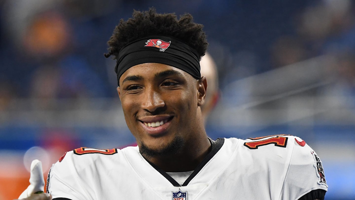 Buccaneers Cut Veteran WR, Keep Four Running Backs for Depth