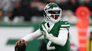 New York Jets quarterback Tyrod Taylor (2) drops back to pass against the Atlanta Falcons during the first half at MetLife Stadium. 