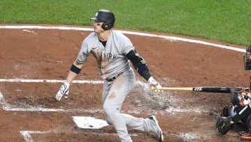 Donaldson casi es golpeado en la cabeza por un lanzamiento