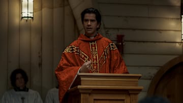 MIDNIGHT MASS (L to R) LOUIS MOFFAT as OOKER and HAMISH LINKLATER as FATHER PAUL in episode 105 of MIDNIGHT MASS